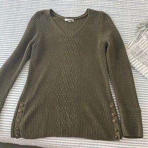 CABLE KNIT VNECK